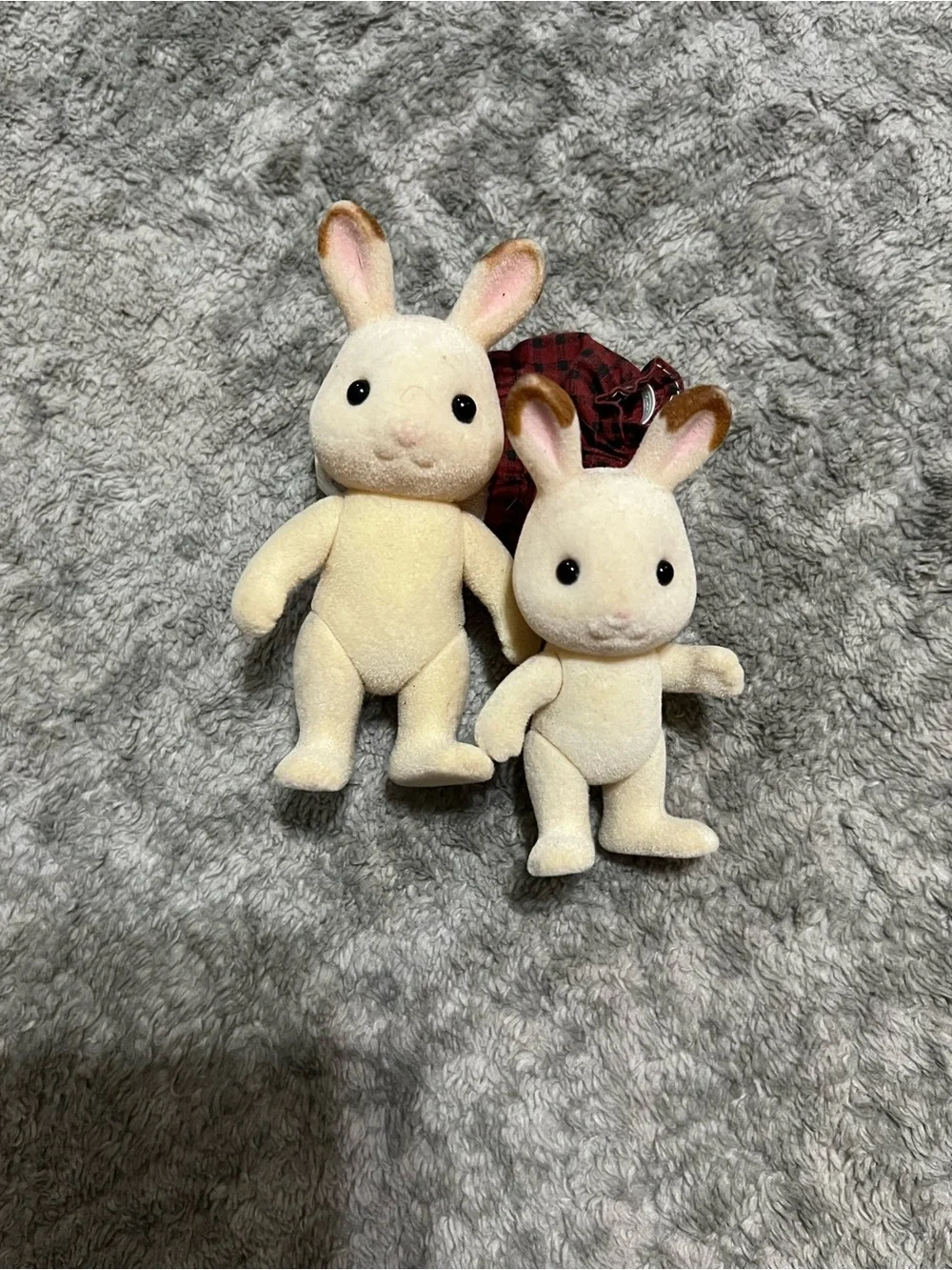 6 Sylvanian Family Calico Critters, bunnies, mouse & hedgehog. - Picture 5 of 12